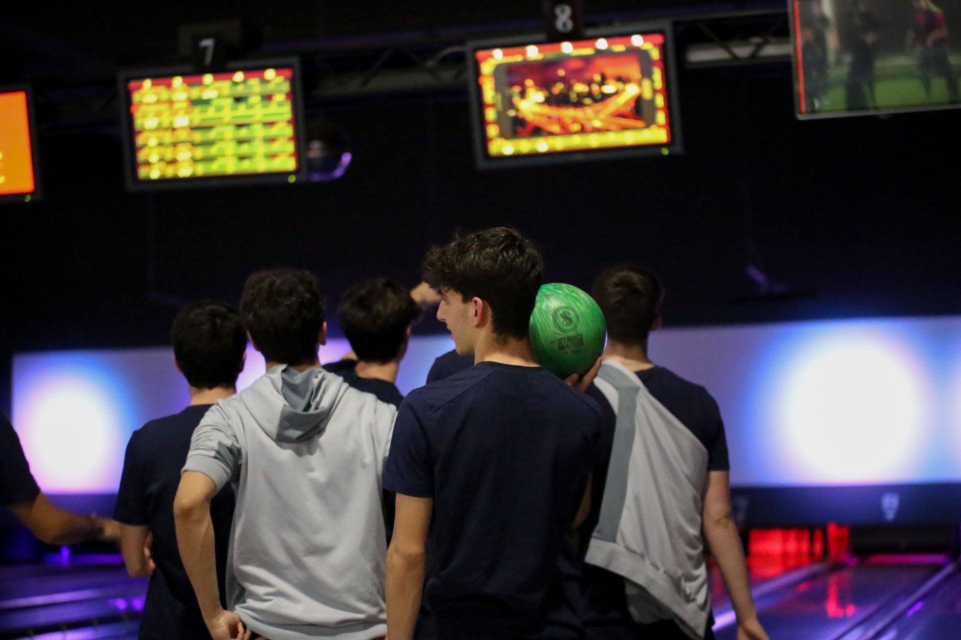 Play Bowling