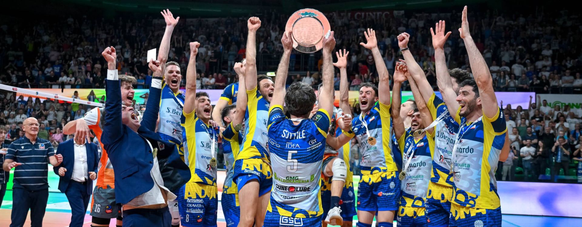 ENTRA A FAR PARTE DELLA STORIA! SOSTIENICI E PARTECIPA AL CAMPIONATO PIÙ BELLO DEL MONDO!