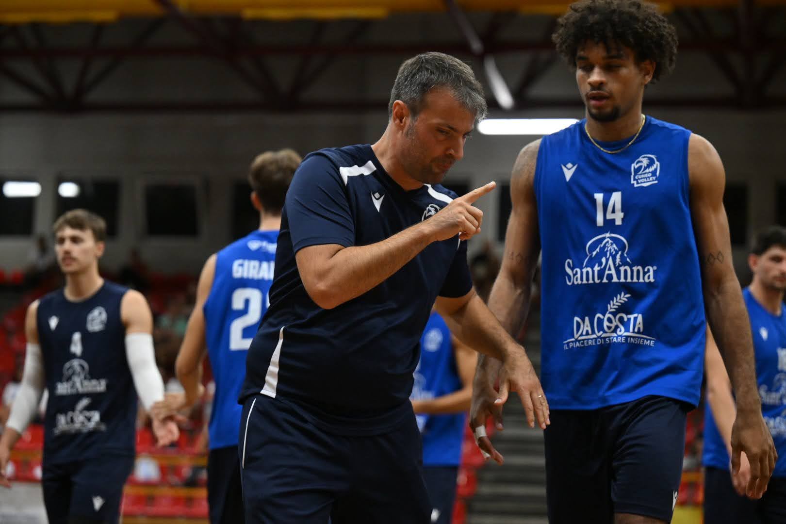 Matteo Battocchio durante un time out nella partita di Alassio 